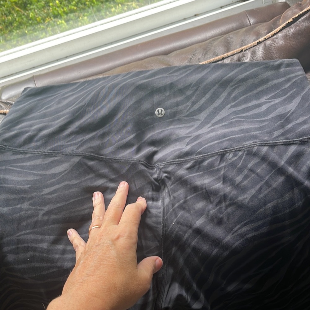 Size 16 crop lululemon print leggings